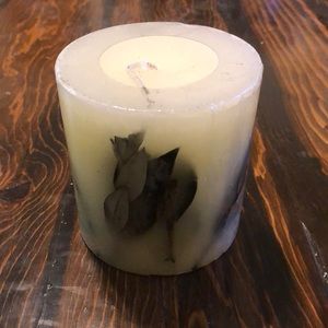 CANDLES WITH ASSORTED LEAVES
